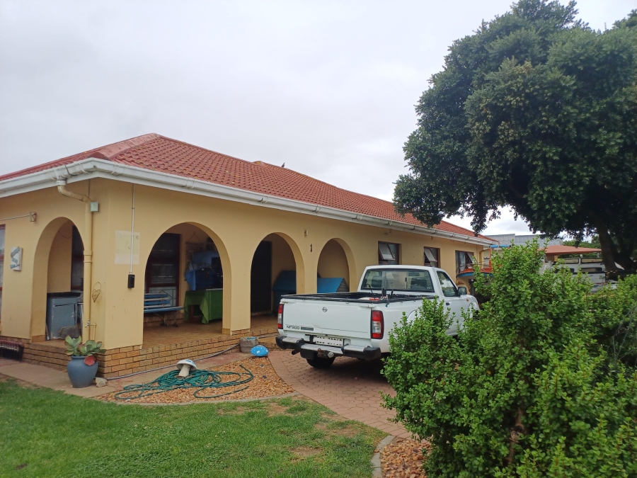 4 Bedroom Property for Sale in Hartenbos Central Western Cape